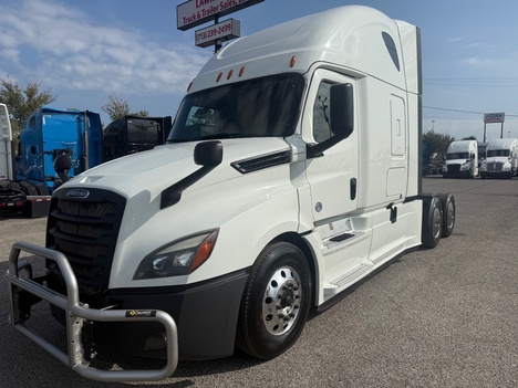 2019 FREIGHTLINER CASCADIA Tandem Axle Sleeper #1330