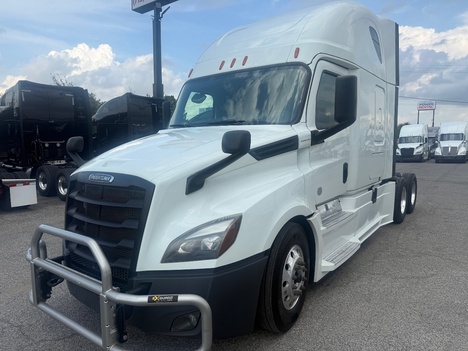 2019 FREIGHTLINER CASCADIA Tandem Axle Sleeper #1332