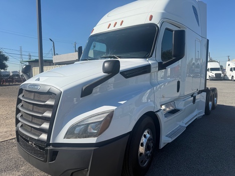 2019 FREIGHTLINER CASCADIA 126 Tandem Axle Sleeper #1334