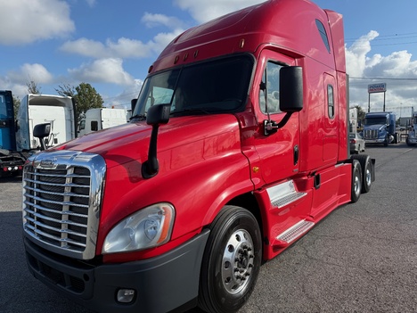 2018 FREIGHTLINER CASCADIA Tandem Axle Sleeper #1340