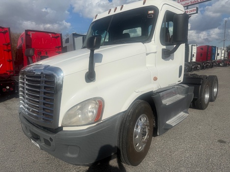 2016 FREIGHTLINER CASCADIA Tandem Axle Daycab #1345