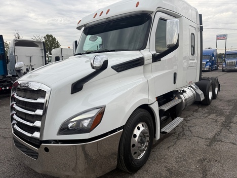 2019 FREIGHTLINER CASCADIA Tandem Axle Sleeper #1353