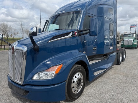 2023-kenworth-t680-tandem-axle-sleeper #1391
