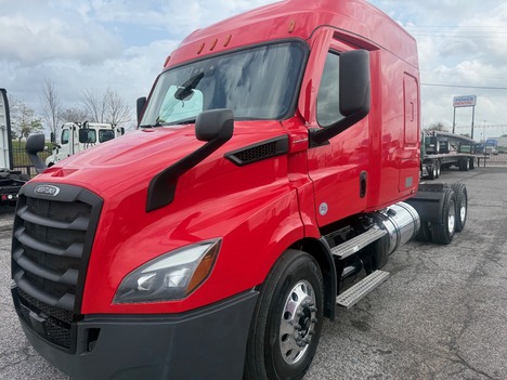 2021 FREIGHTLINER CASCADIA Tandem Axle Sleeper #1392