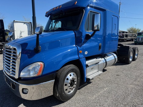 2020-freightliner-cascadia-125-tandem-axle-sleeper #1394