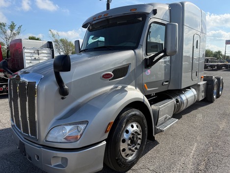 2021 PETERBILT 579 Tandem Axle Sleeper #1413