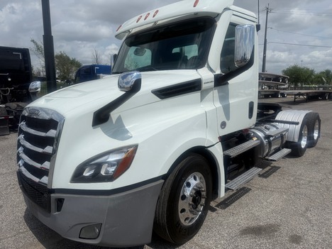 2021 FREIGHTLINER CASCADIA 126 DAY CAB Tandem Axle Daycab #1415