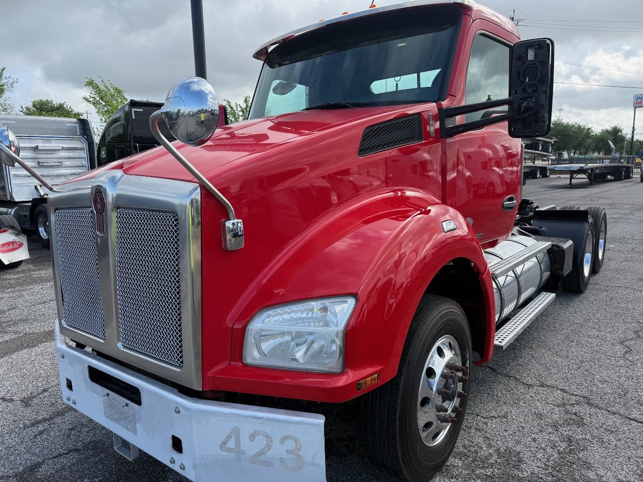 2019 KENWORTH T680 DAY CAB Tandem Axle Daycab #1 2019 KENWORTH T680 DAY CAB Tandem Axle Daycab #1
