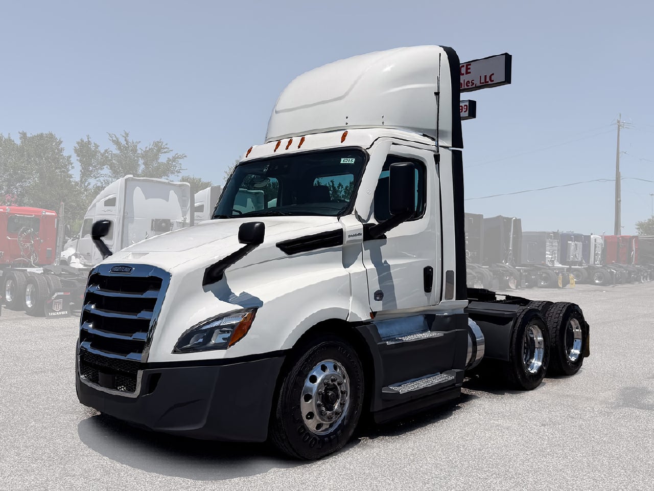 2021 FREIGHTLINER Cascadia 126 Tandem Axle Daycab #1 2021 FREIGHTLINER Cascadia 126 Tandem Axle Daycab #1