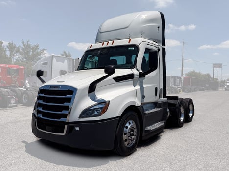 2021-freightliner-cascadia-126-tandem-axle-daycab #1447