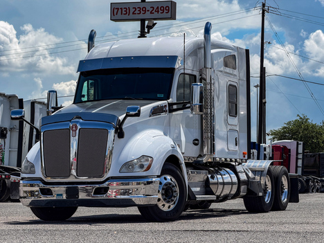 2019 KENWORTH T680 Tandem Axle Sleeper #1454