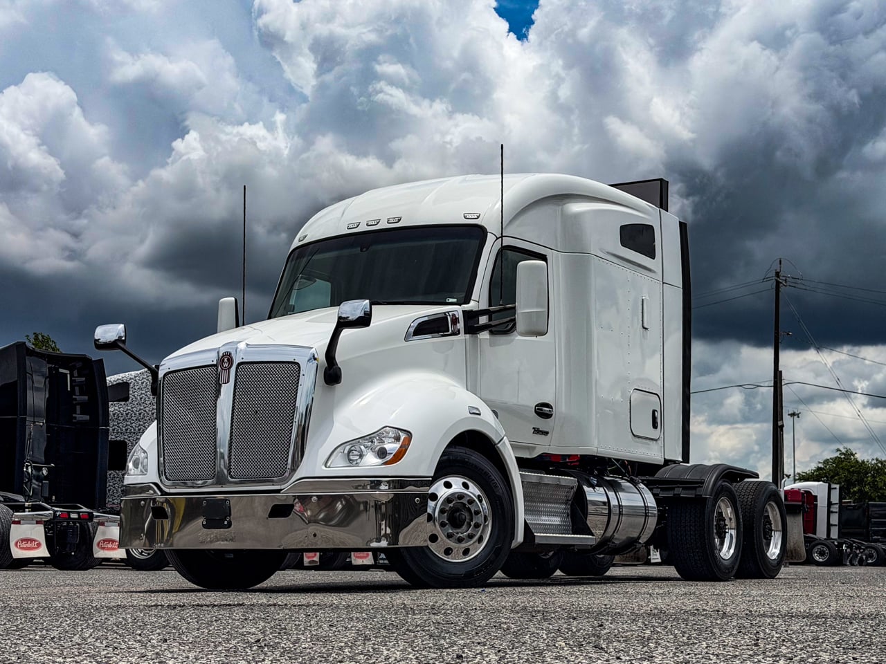 2022 KENWORTH T680 Tandem Axle Sleeper #1 2022 KENWORTH T680 Tandem Axle Sleeper #1
