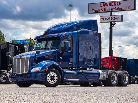 2017 PETERBILT 579 Tandem Axle Sleeper #1457