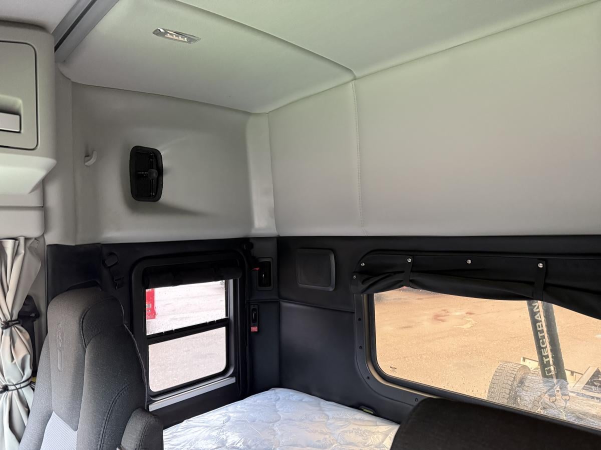 2022 KENWORTH T880 Sleeper - image 18