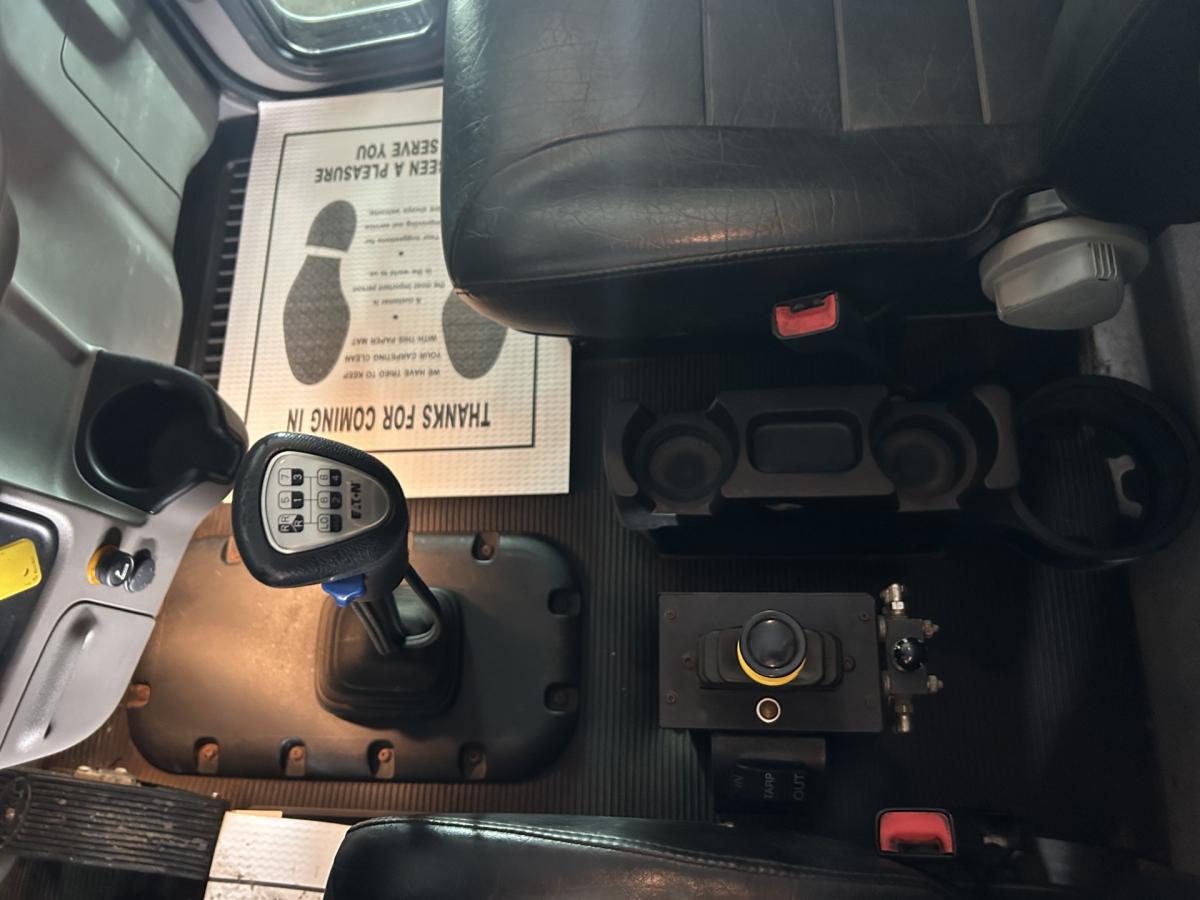 2017 PETERBILT 367 Dump Truck - image 10