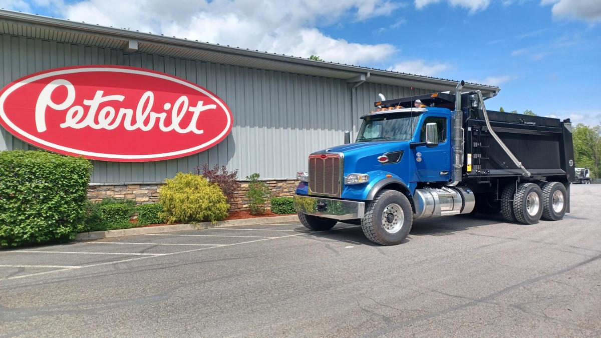 2025 PETERBILT 567 Dump Truck - image 2