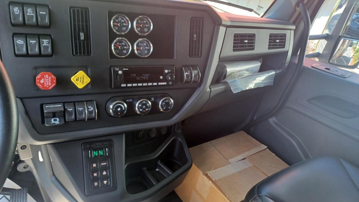 2025 Peterbilt 536 - image 8