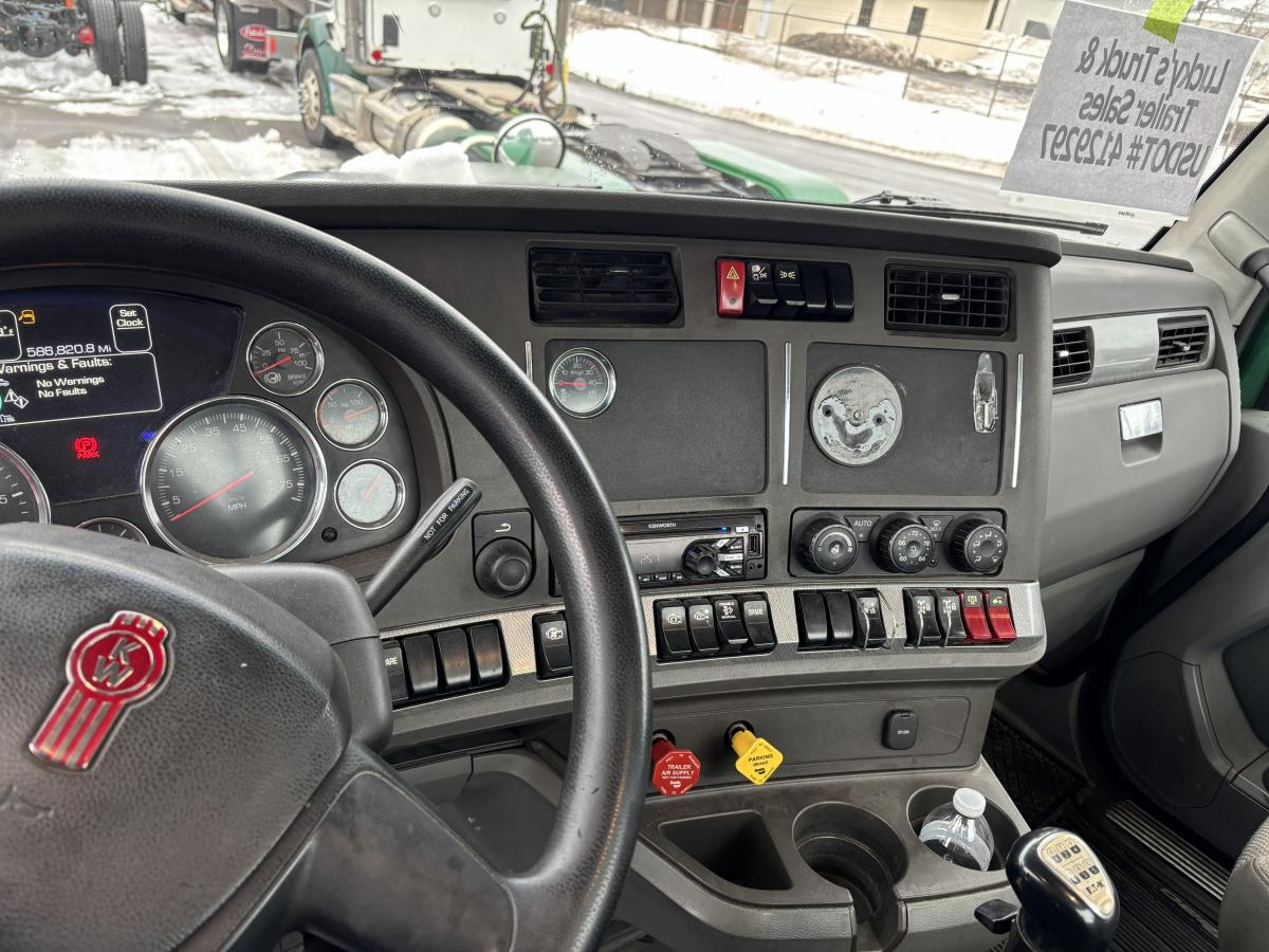 2015 KENWORTH T680 Daycab - image 12