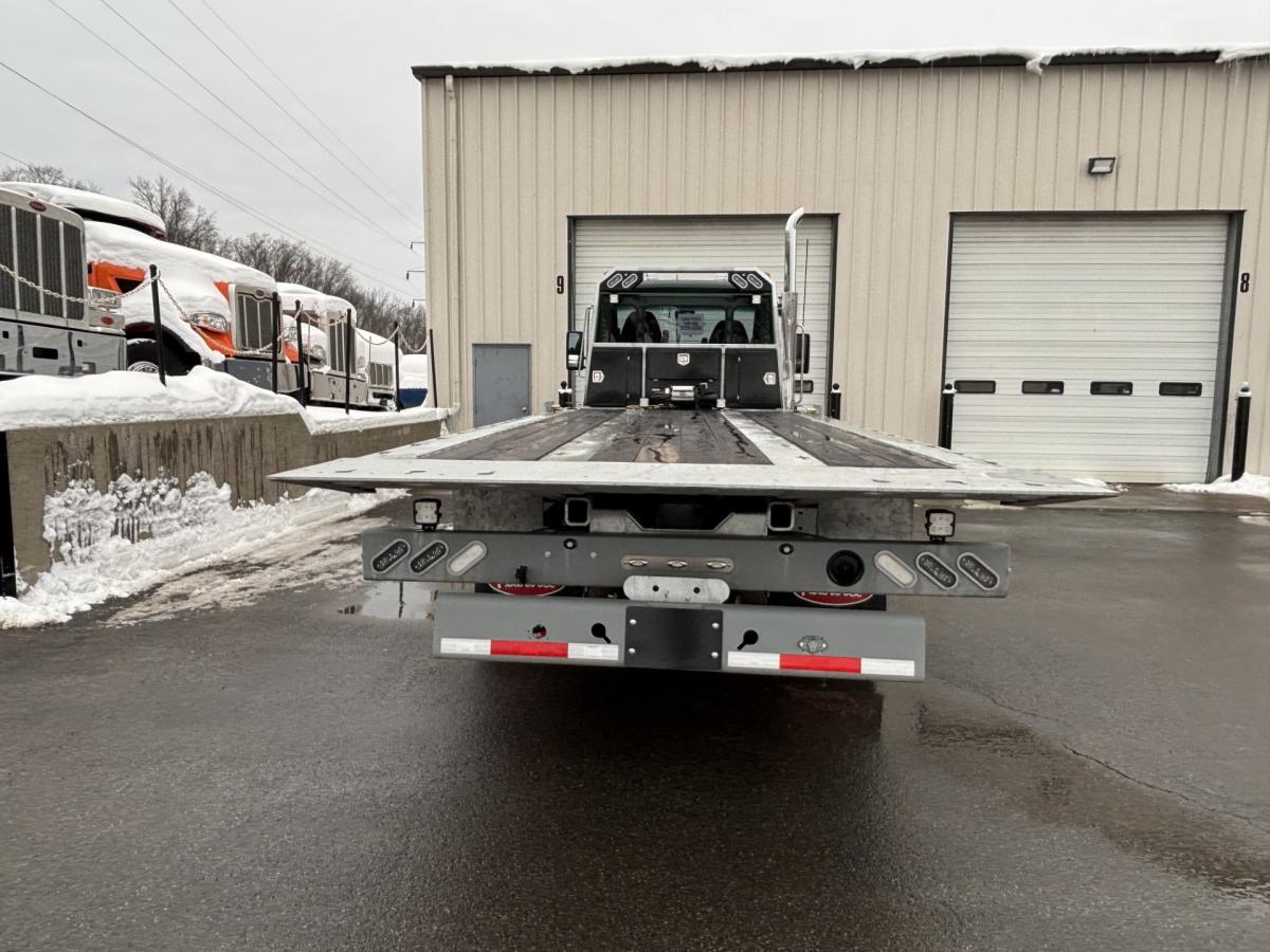 2025 Peterbilt - image 4