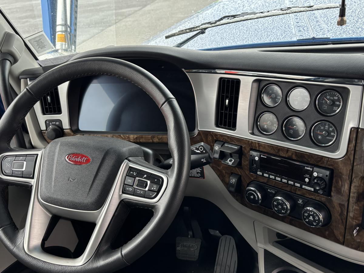 2025 Peterbilt - image 4