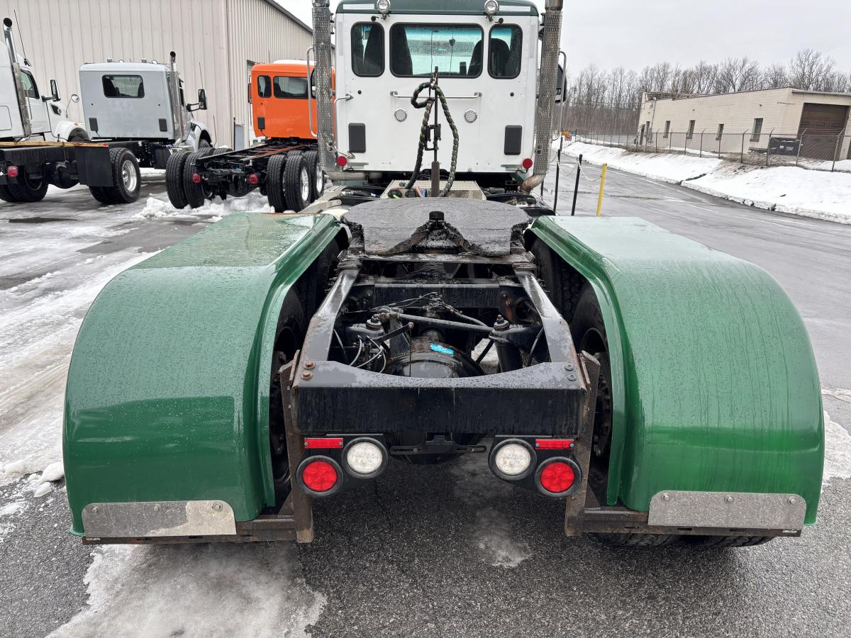 2022 PETERBILT 579 Daycab - image 6