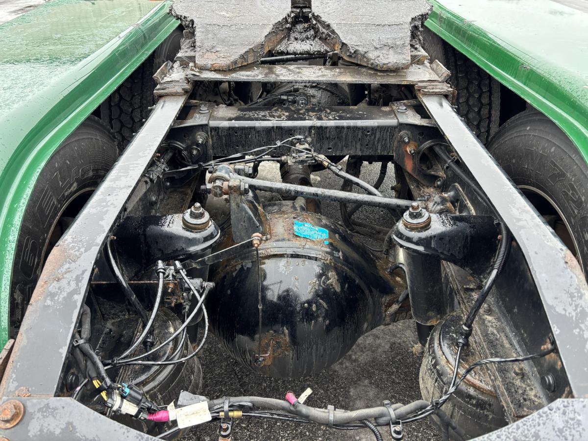 2022 PETERBILT 579 Daycab - image 7