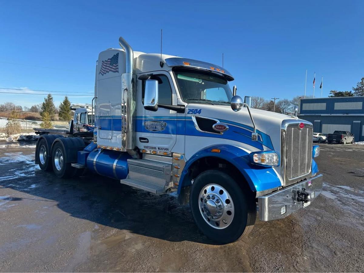 2025 PETERBILT 567 Sleeper - image 2