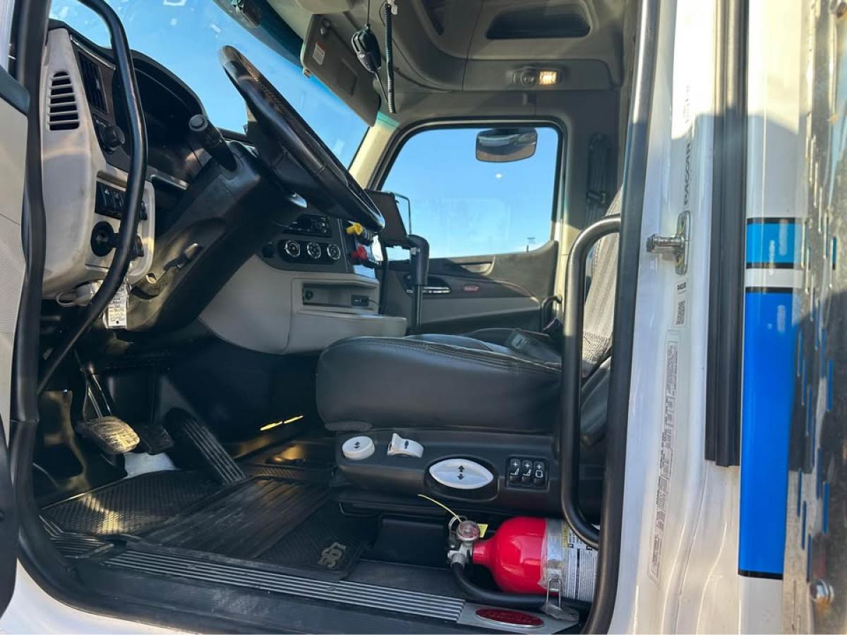 2025 PETERBILT 567 Sleeper - image 5