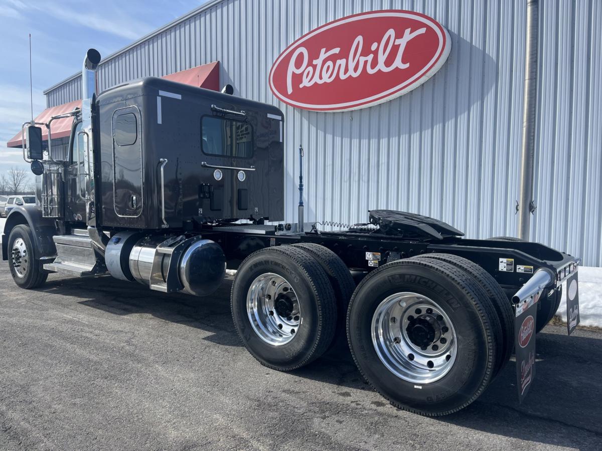 2027 PETERBILT 589 Sleeper - image 4
