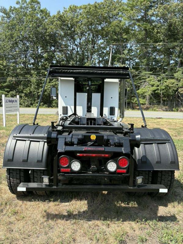 2025 PETERBILT 536 Hooklift Truck - image 3