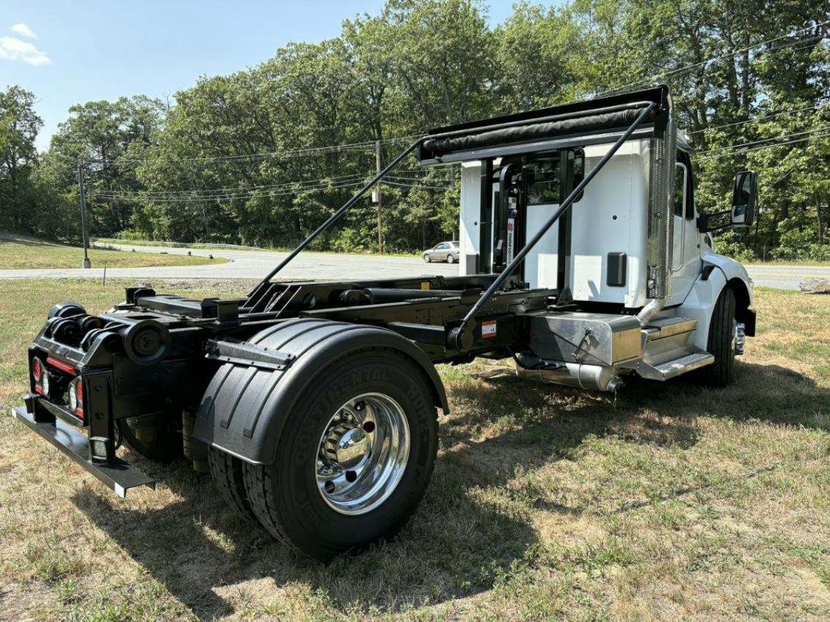 2025 PETERBILT 536 Hooklift Truck - image 4