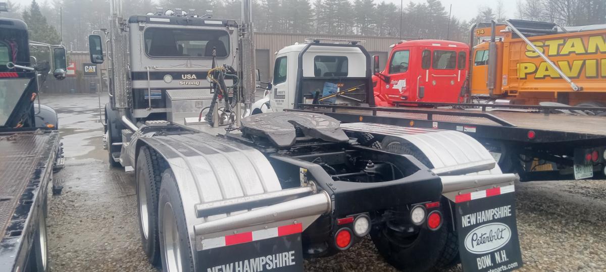 2023 PETERBILT 389 Daycab - image 3