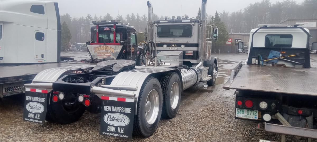 2023 PETERBILT 389 Daycab - image 4