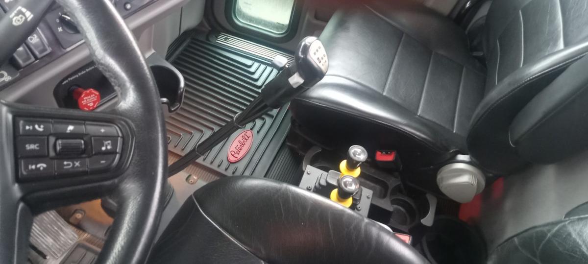 2023 PETERBILT 389 Daycab - image 8