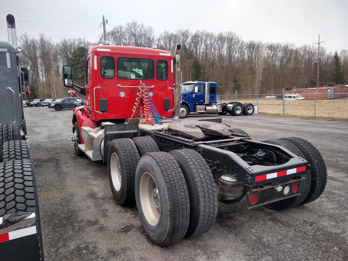 2016 PETERBILT 579 Daycab - image 4