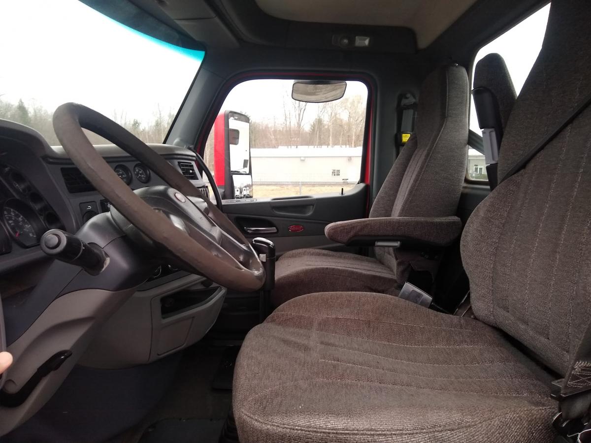 2016 PETERBILT 579 Daycab - image 5