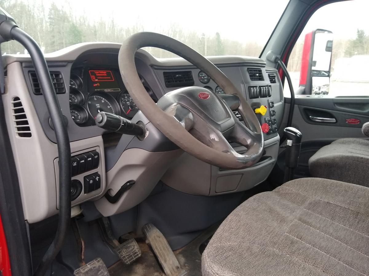 2016 PETERBILT 579 Daycab - image 8