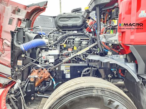 Vehicle photo thumbnail 8