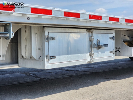 Vehicle photo thumbnail 8