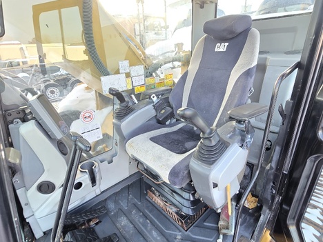 Vehicle photo thumbnail 4