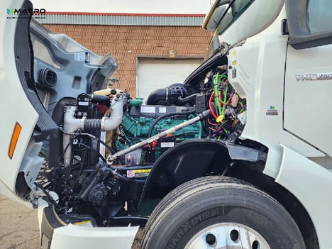 Vehicle photo thumbnail 10