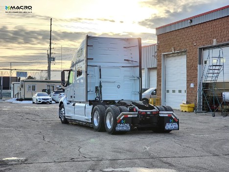 Vehicle photo thumbnail 4