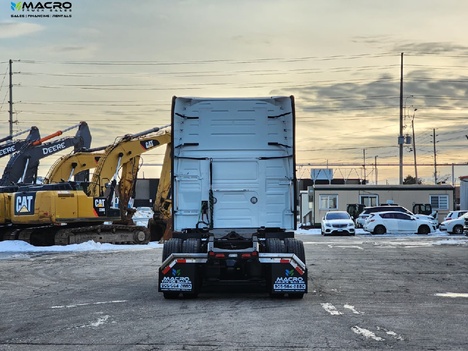 Vehicle photo thumbnail 5