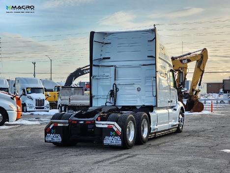 Vehicle photo thumbnail 6