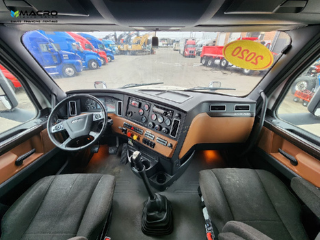 Vehicle photo thumbnail 11
