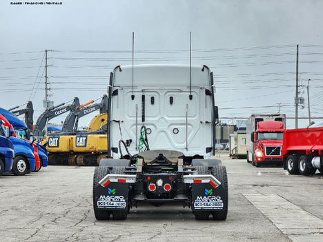 Vehicle photo thumbnail 5