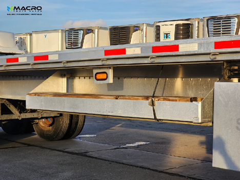 Vehicle photo thumbnail 11