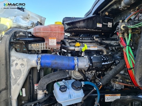 Vehicle photo thumbnail 8