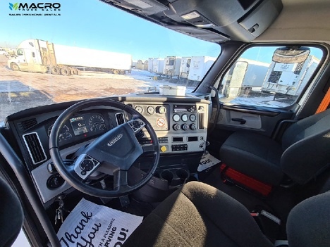 Vehicle photo thumbnail 9