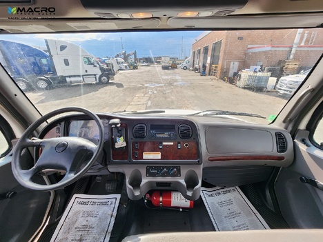 Vehicle photo thumbnail 11